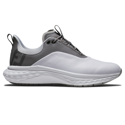 FootJoy FJ Quantum spikeless golfsko herr i vitt och grått, sedd från sidan