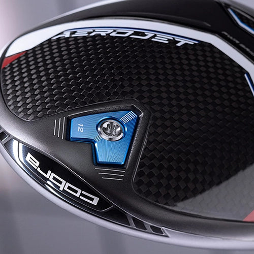 Cobra Aerojet MAX Driver – närbild H.O.T Face AI-optimerad träffyta med 15-zon mönster